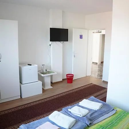 Busujok بيت ضيافة كلادوفو