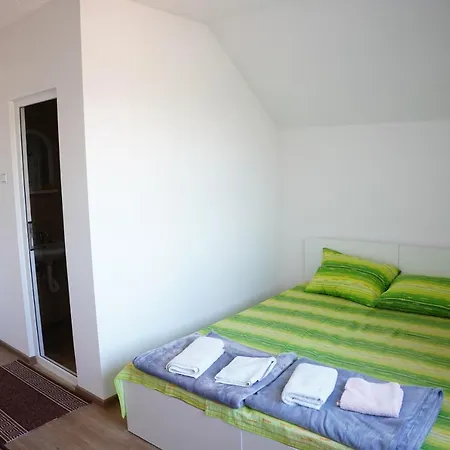 Busujok بيت ضيافة