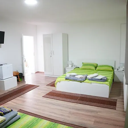 بيت ضيافة Busujok