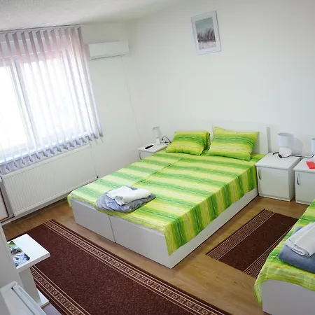 Busujok بيت ضيافة