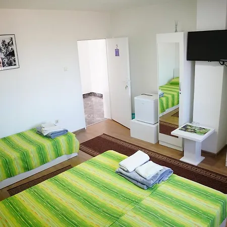 Busujok بيت ضيافة كلادوفو